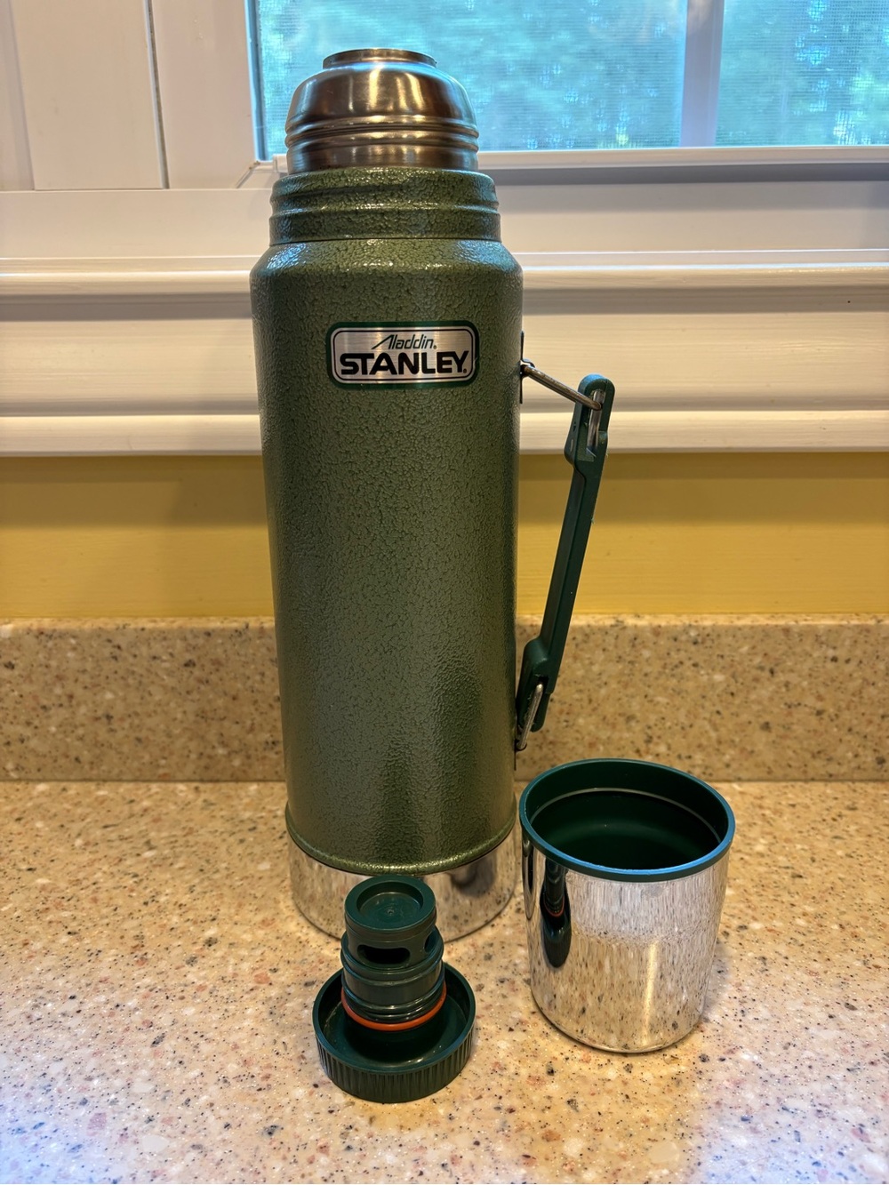 Vintage Aladdin Stanley Model A-944DH 1 Quart Vacuum Bottle, Hammertone Green - Picture 6 of 9